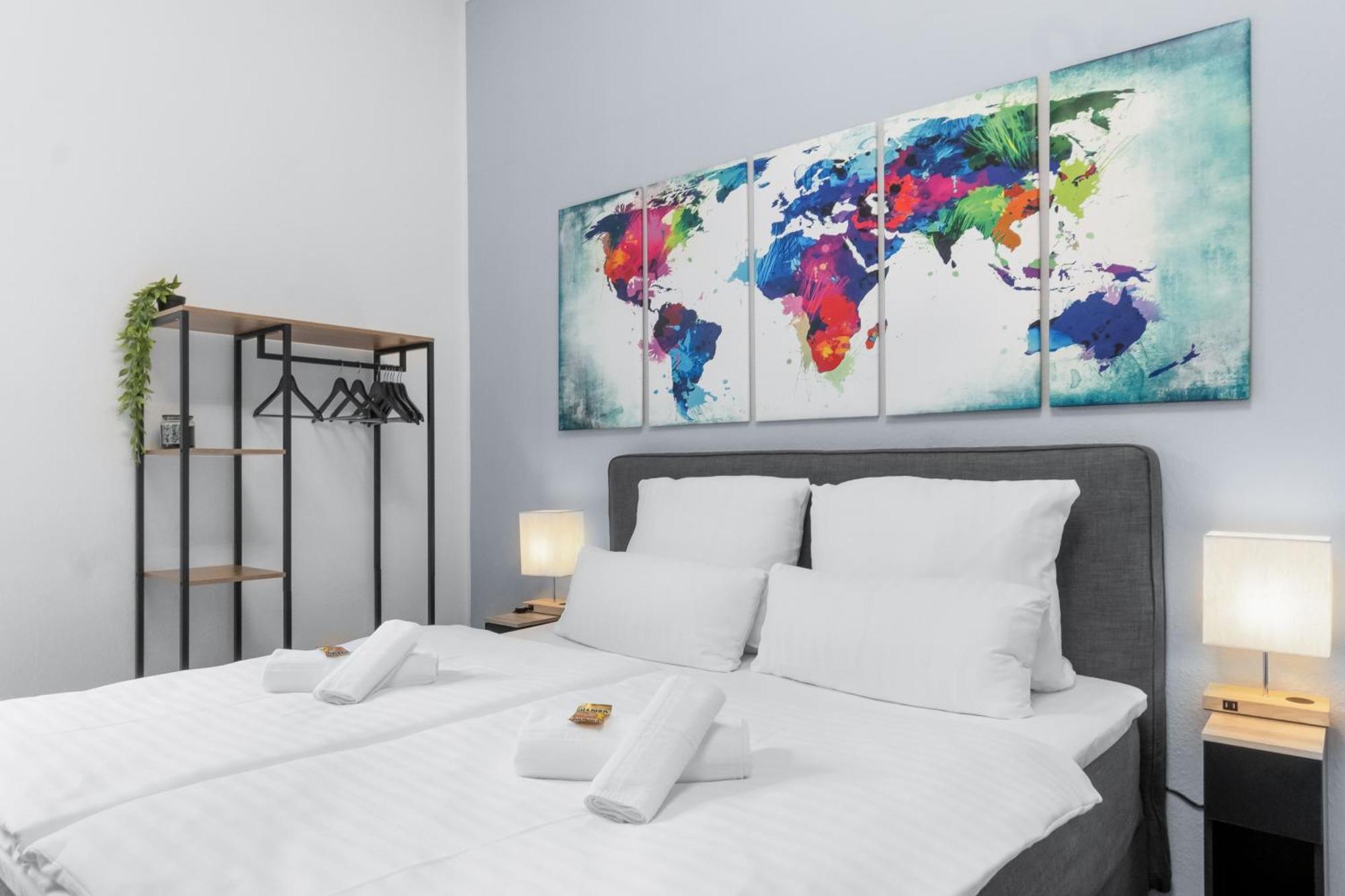 Tolles Design, Hochwertig, Vollausstattung, 3 Zimmer, Grosses Bad & Gaeste-Wc, Grosse Kueche, 3 X Smart Tv, 11 Min Zum Hbf ドゥイスブルグ エクステリア 写真