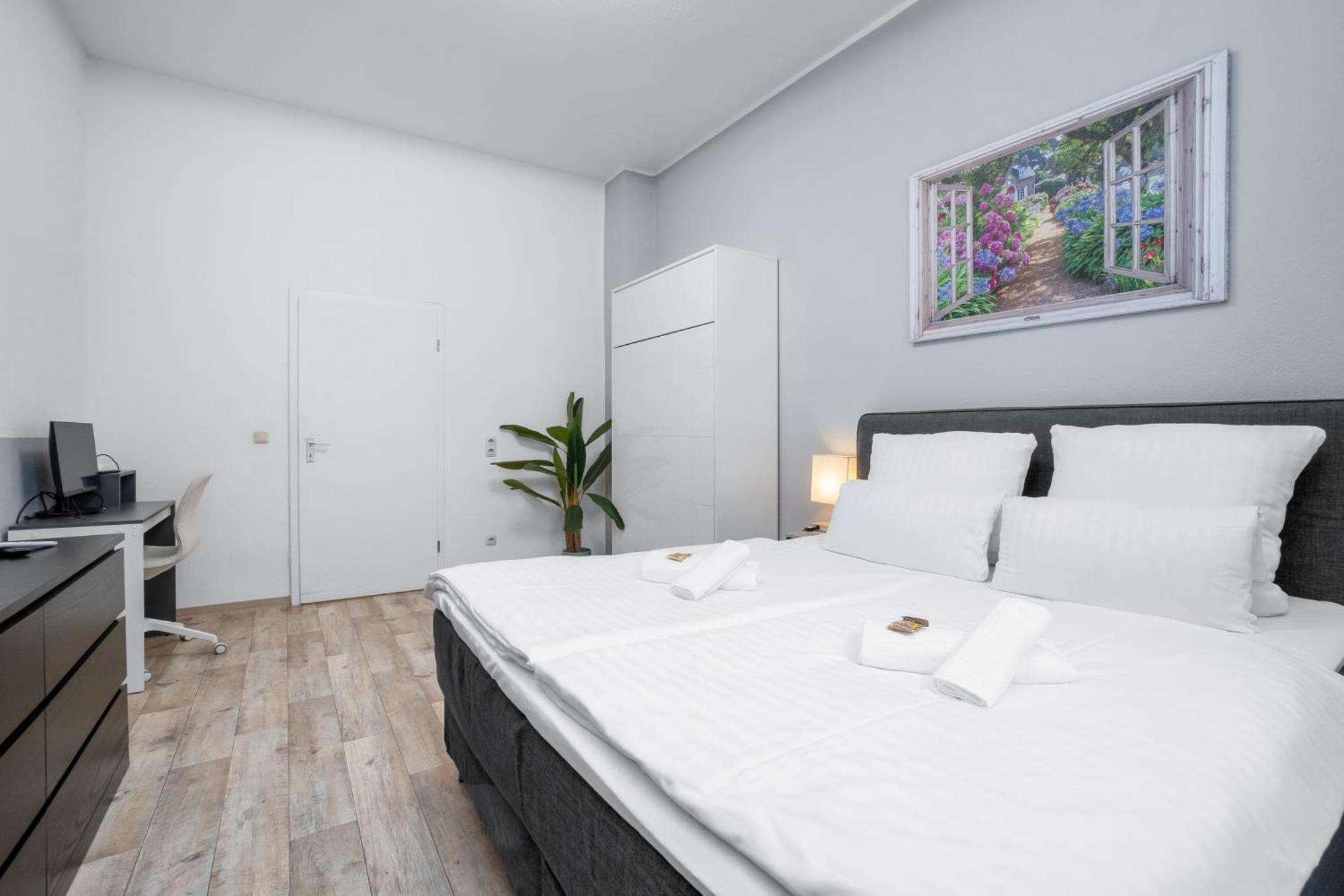 Tolles Design, Hochwertig, Vollausstattung, 3 Zimmer, Grosses Bad & Gaeste-Wc, Grosse Kueche, 3 X Smart Tv, 11 Min Zum Hbf ドゥイスブルグ エクステリア 写真